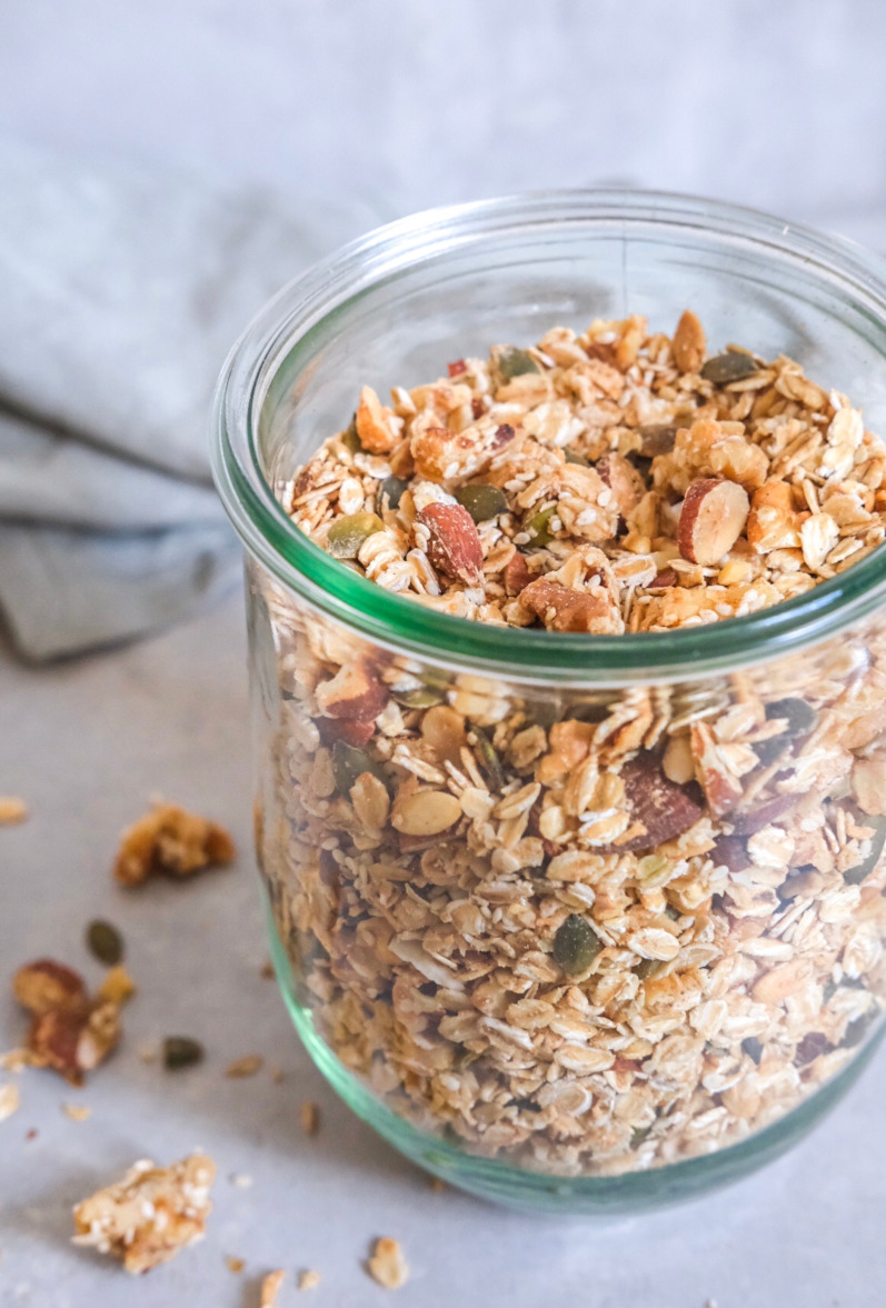 Granola med kokosolie og ahornsirup