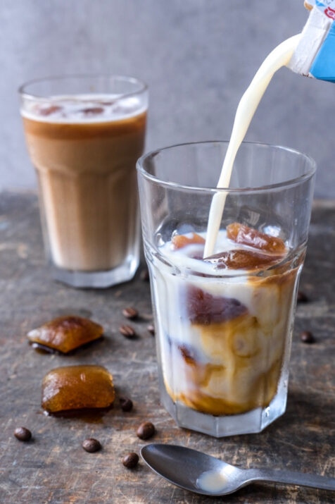 Iskaffe med kaffeisterninger