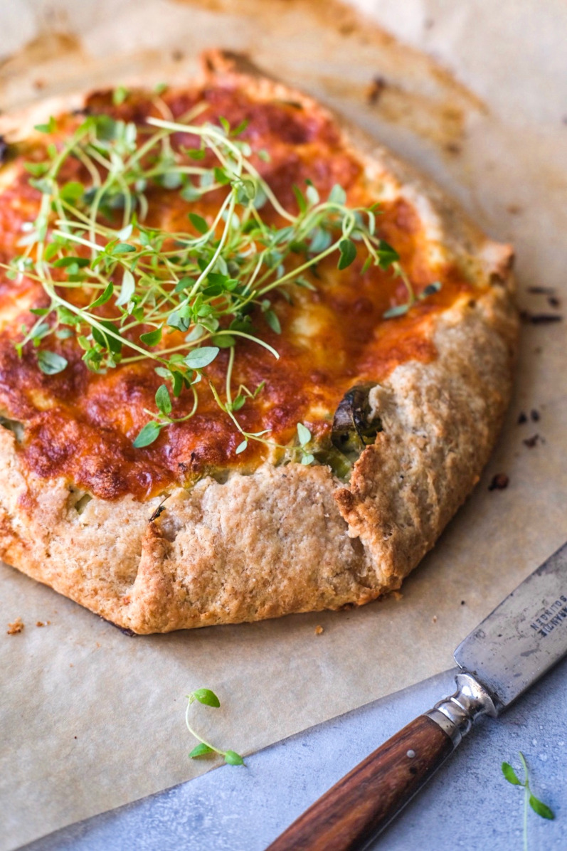 Galette med porrer og serranoskinke